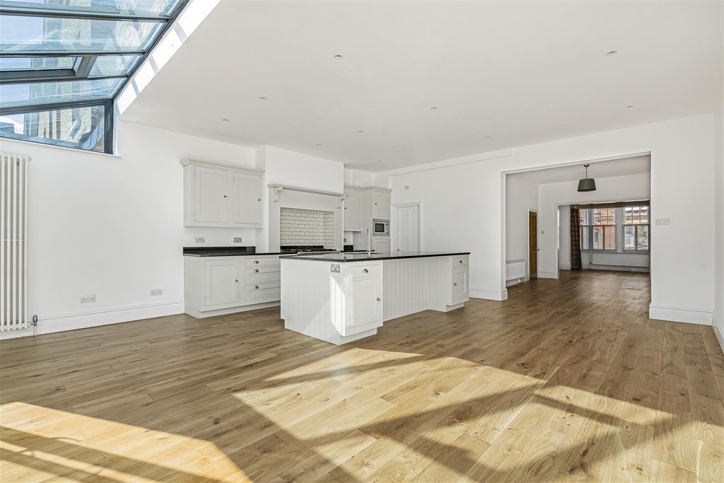 Property photo 3 of 26