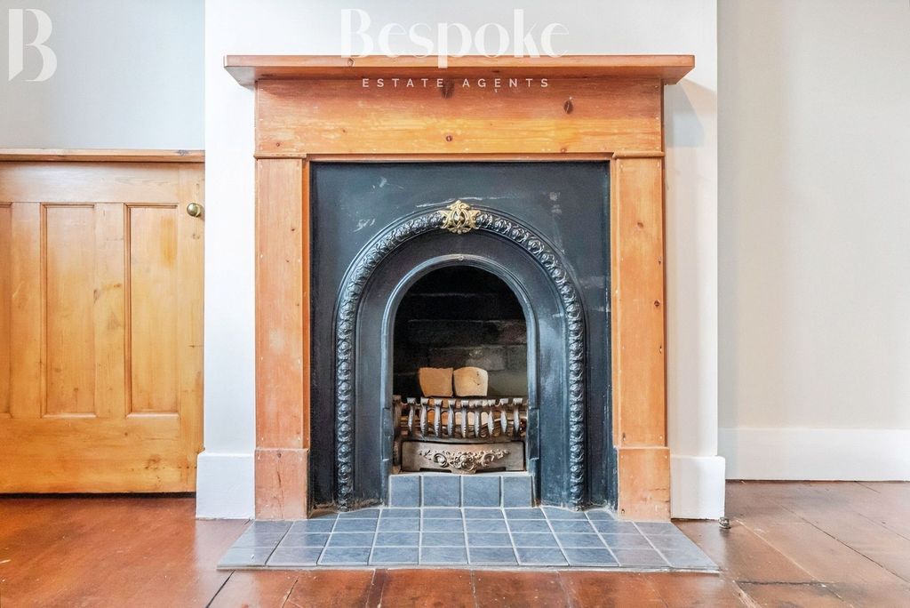 Property photo 2 of 35 Living Room 1