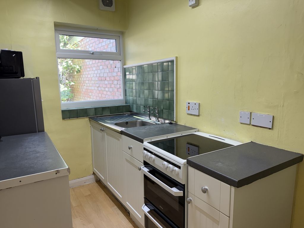 Property photo 2 of 8 Kitchen