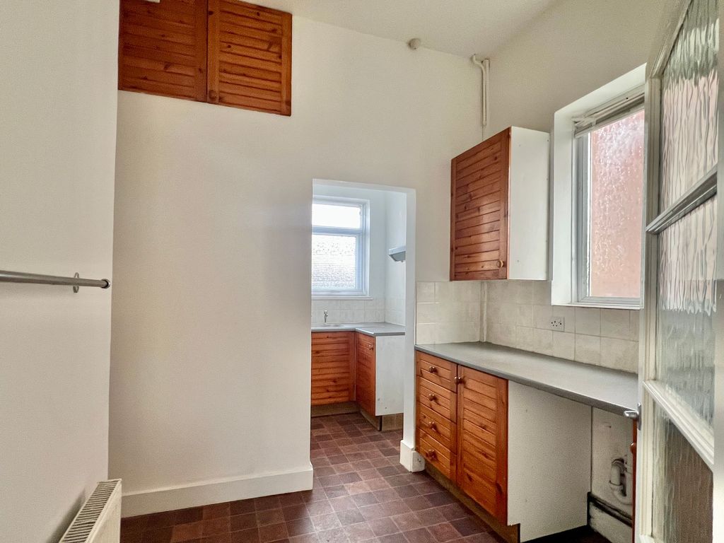 Property photo 3 of 19 40 Belvedere Road Kitchen