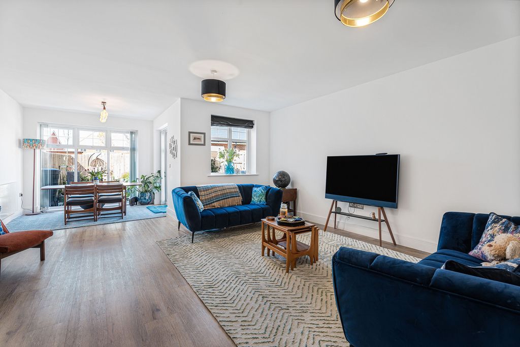 Property photo 2 of 24