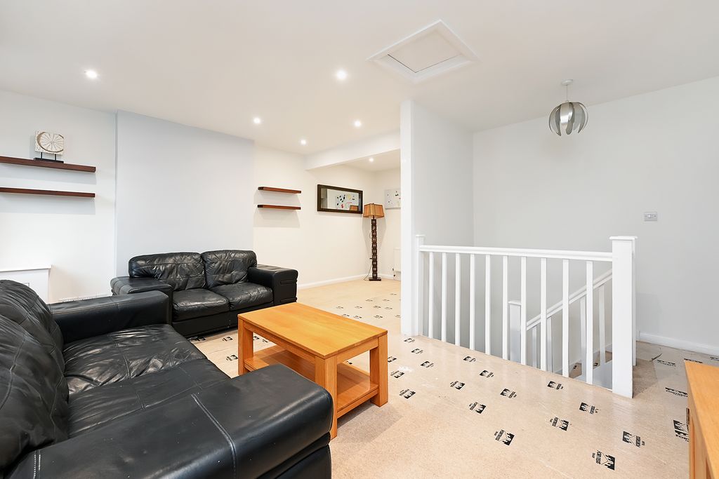 Property photo 3 of 7 Photo