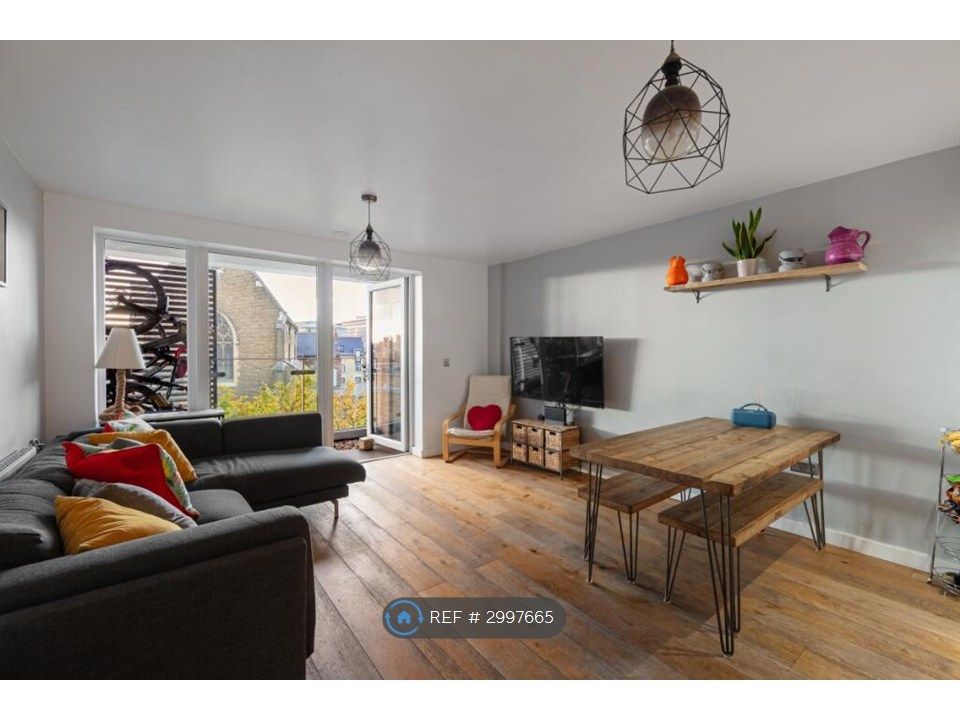Property photo 1 of 10 Living Room