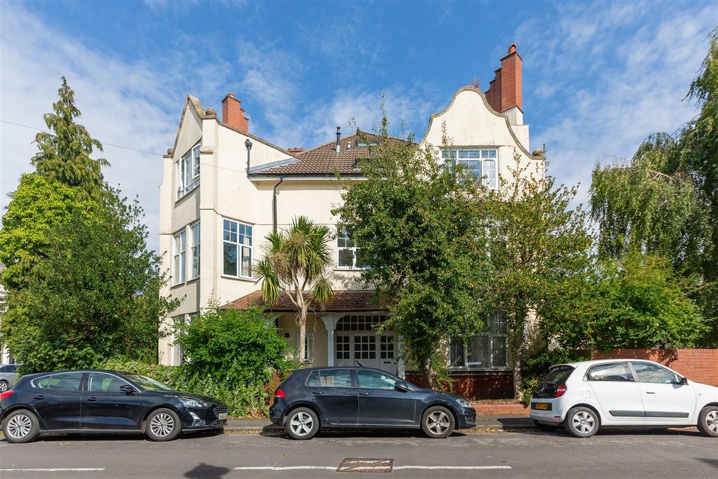 Property photo 1 of 12 52 Downs Park West (1).Jpg