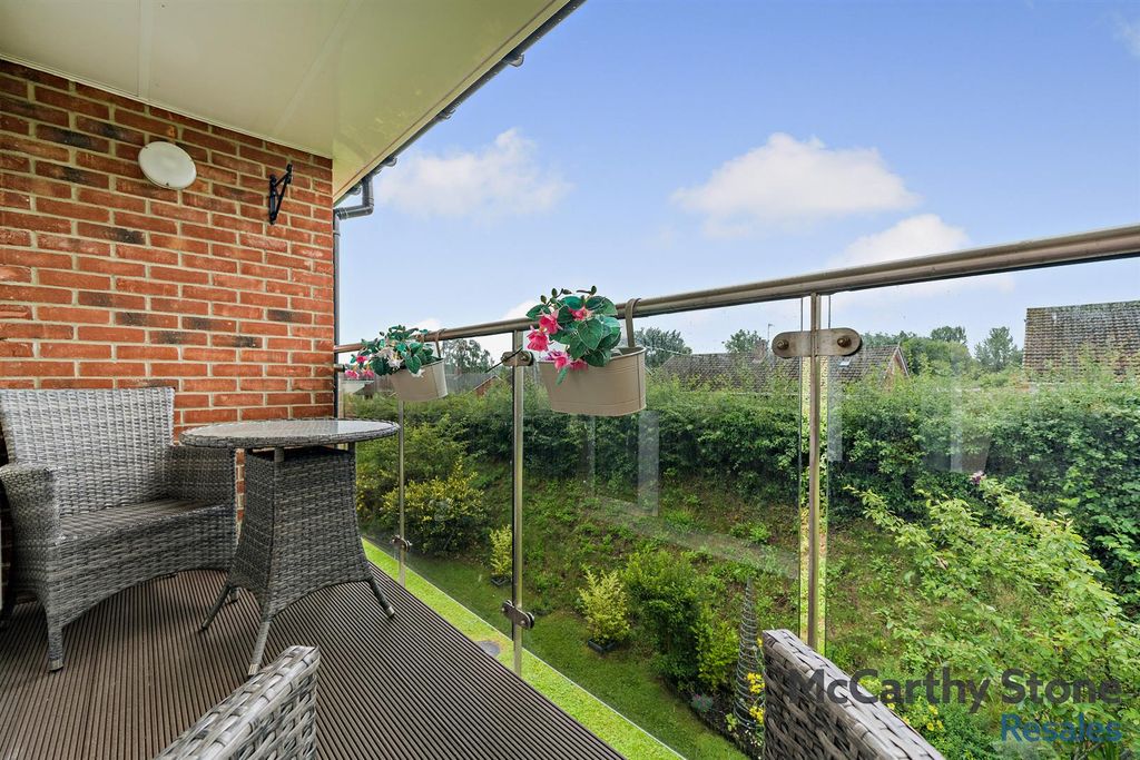Property photo 2 of 16 8654549-Exterior01-800.Jpg