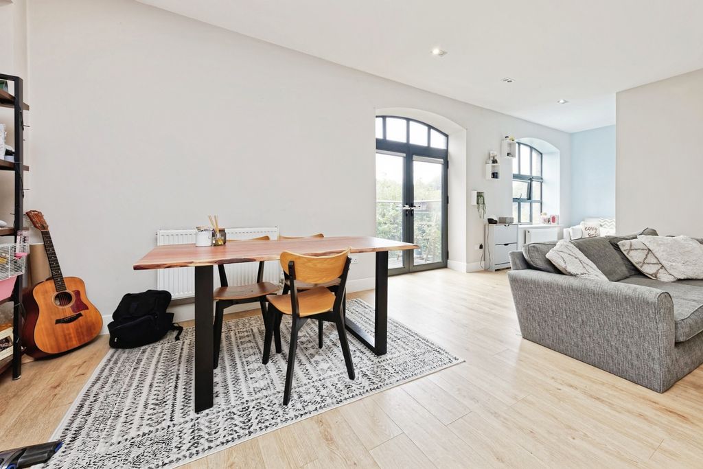 Property photo 3 of 14 Photo