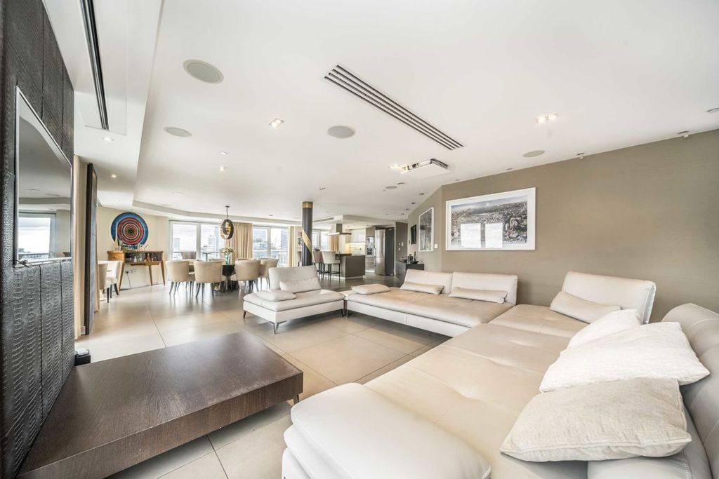 Property photo 2 of 25