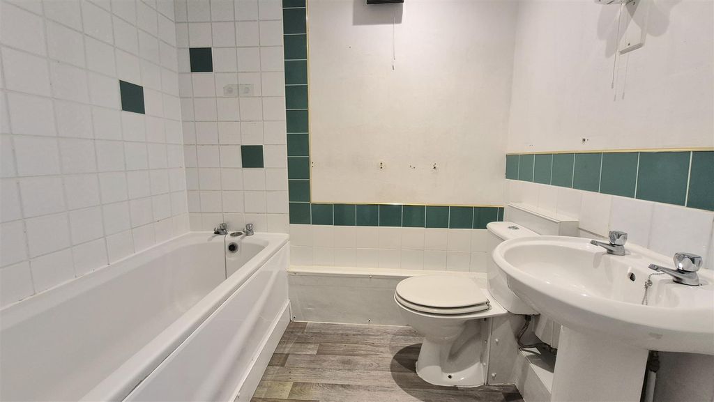Additional image 10 of 1 bed flat for saleMarket Square, Buckingham MK18
