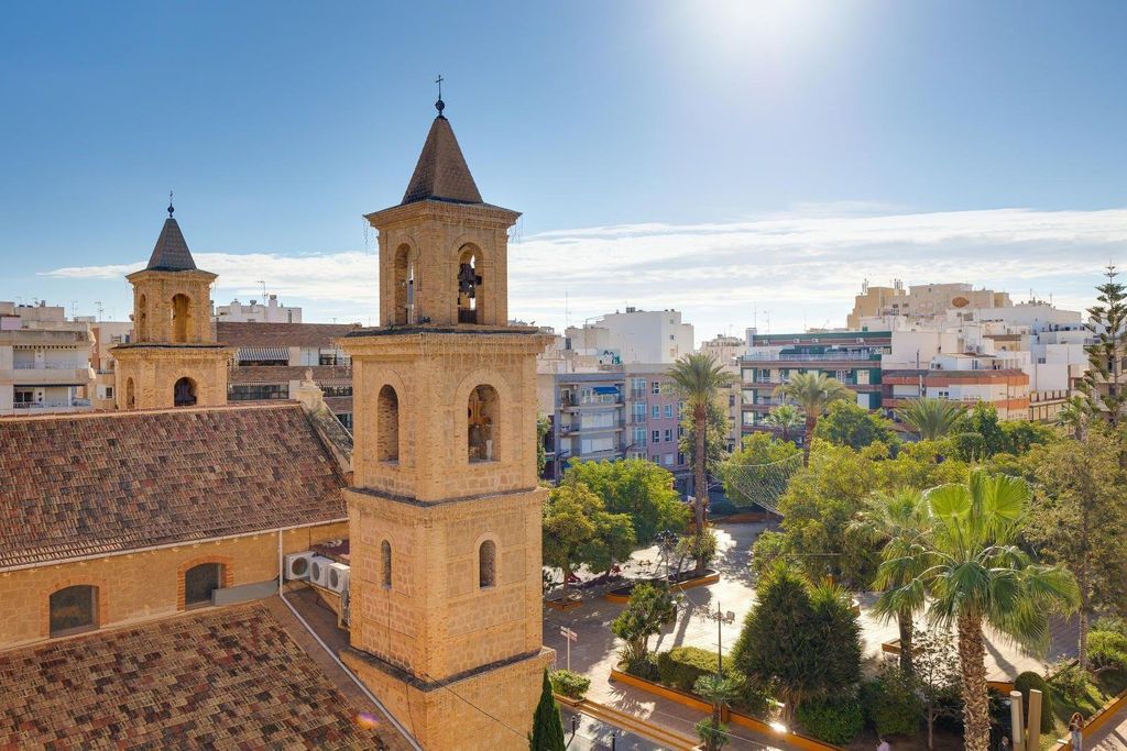 Property photo 1 of 40