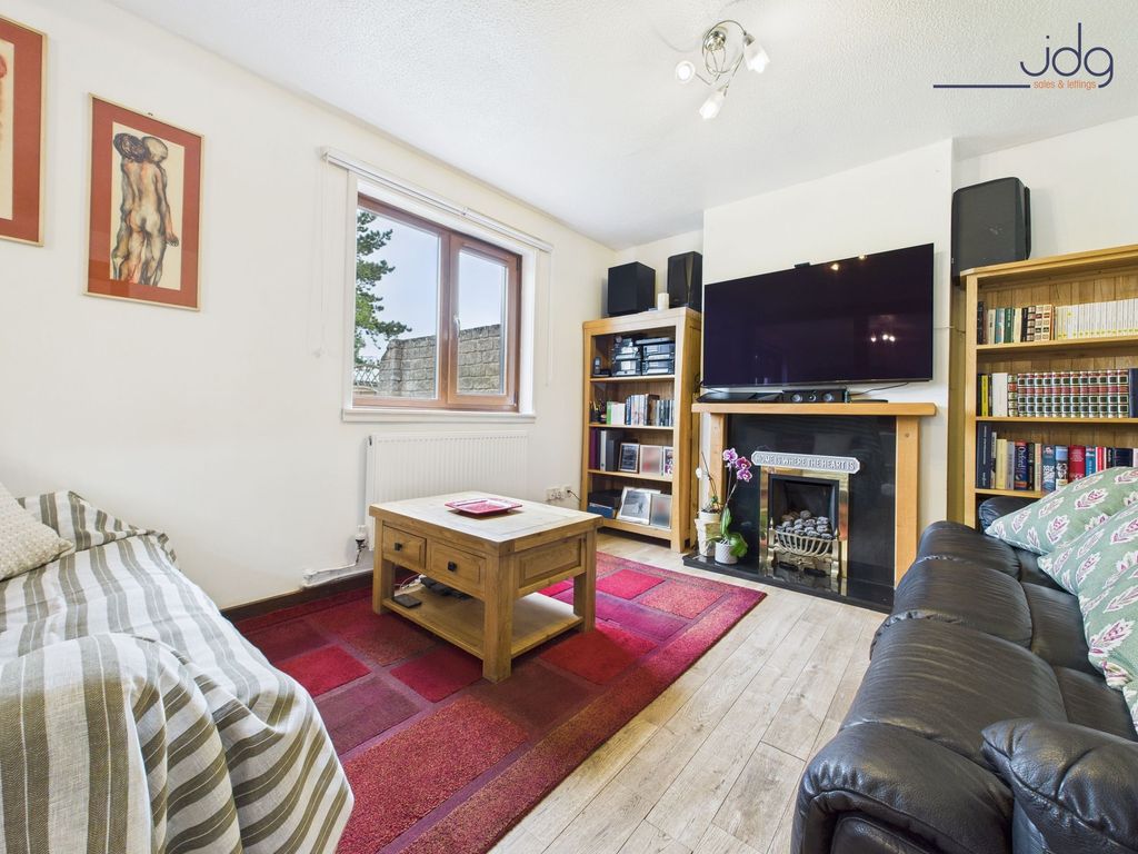 Property photo 3 of 18 Lounge