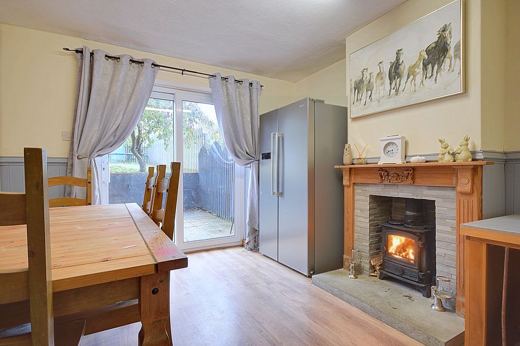 Property photo 2 of 20 Malham Road Ewemove Brighouse Olly (24)