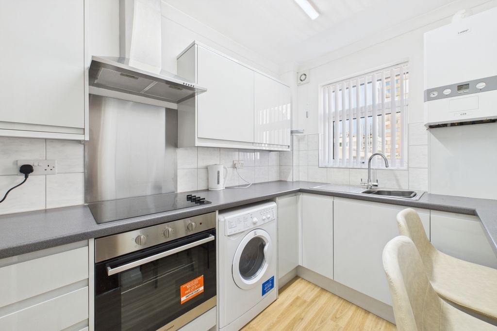 Property photo 2 of 10 Kitchen