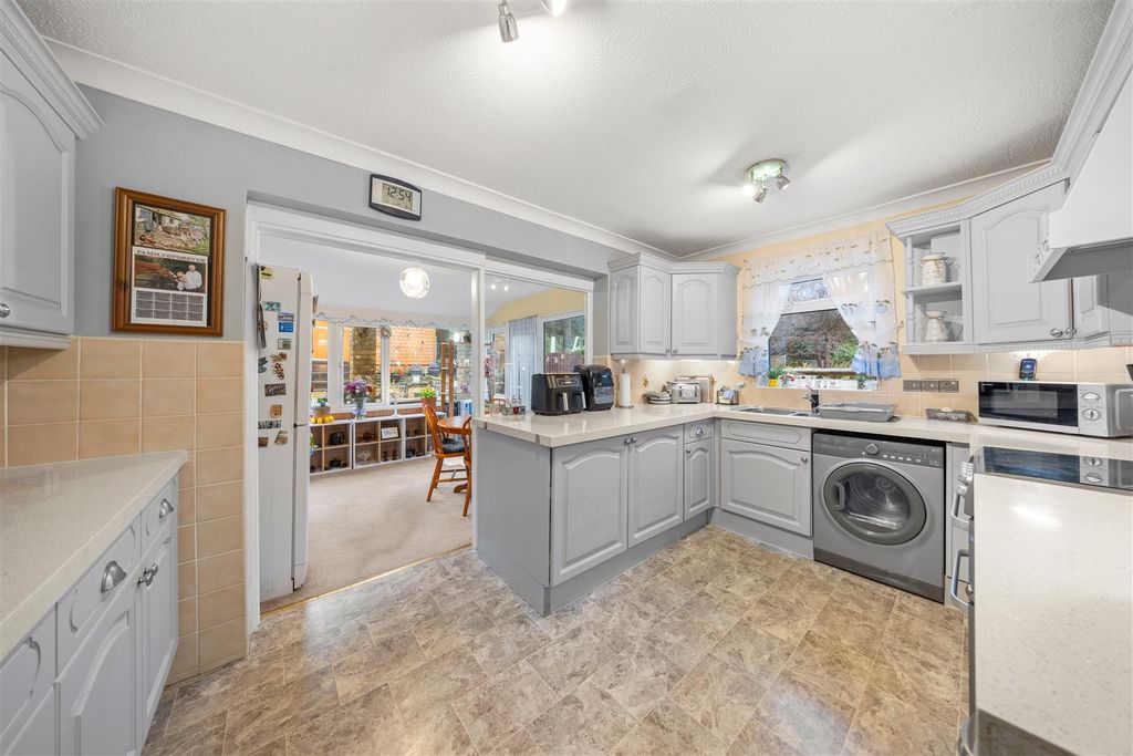 Property photo 3 of 20 Kitchen