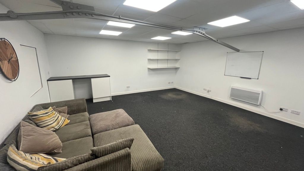 Property photo 3 of 4 Photo 28