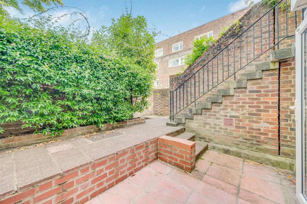 Property photo 2 of 25