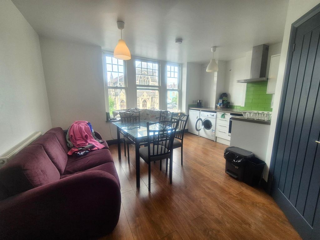 Property photo 2 of 5