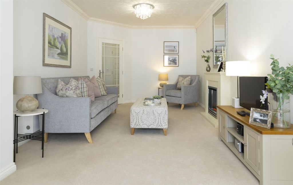 Property photo 2 of 12 Living.Jpg