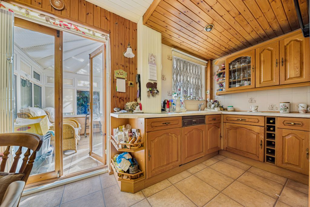 Property photo 2 of 18 Kitchen