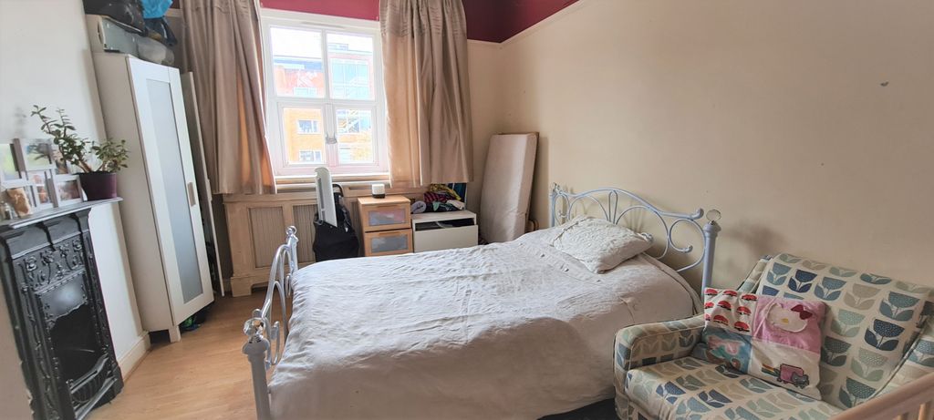 Property photo 3 of 10 Bedroom