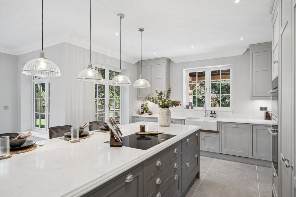 Property photo 3 of 16 Picture No. 23