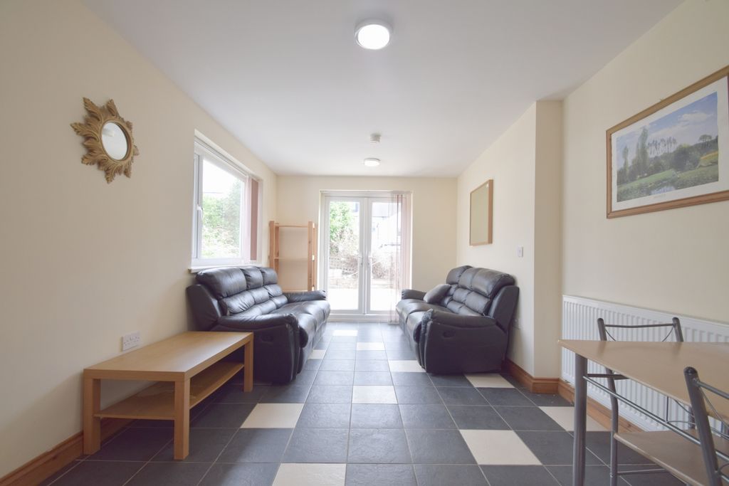 Property photo 2 of 17 Photo 3