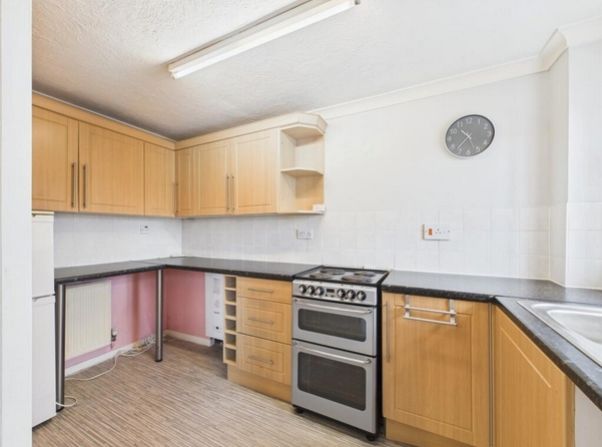 Property photo 3 of 6 Kitchen