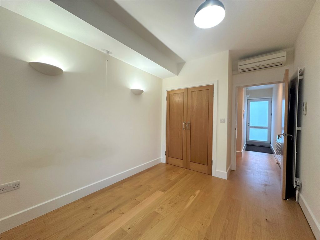 Property photo 3 of 9 Picture No. 31