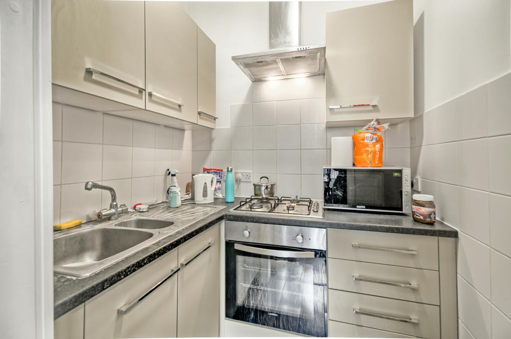Property photo 2 of 6 Kitchen
