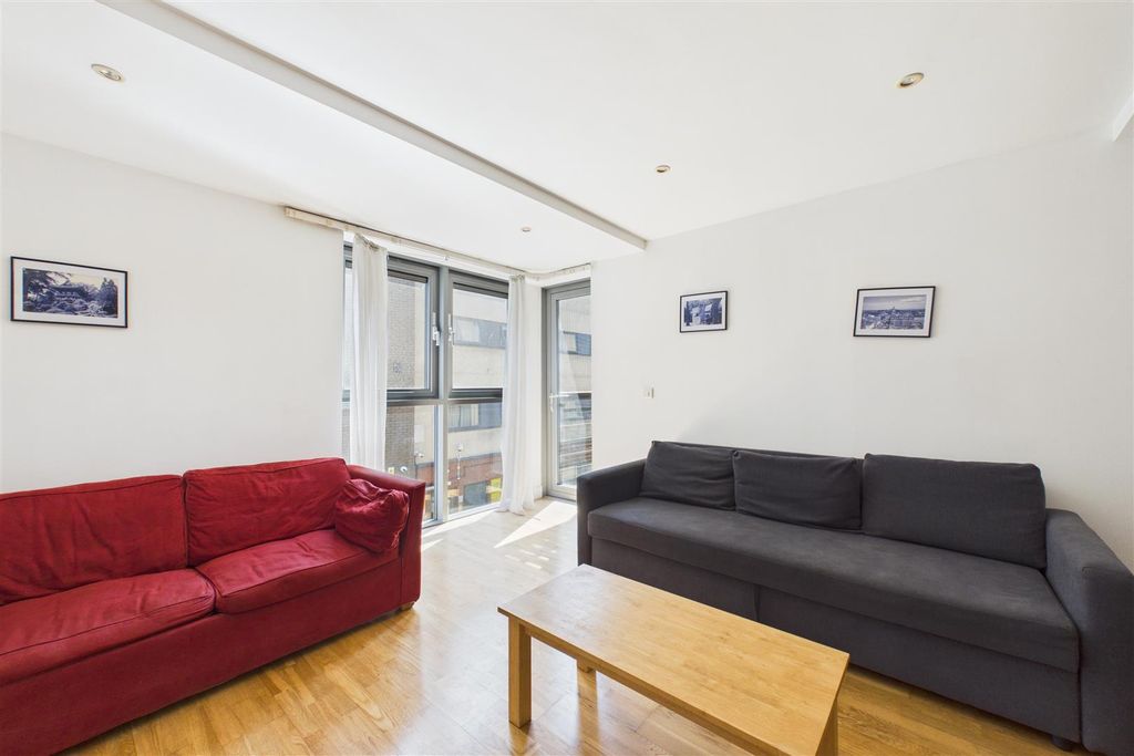 Property photo 2 of 9 Cam03993G0-Pr0169-Still013.Jpg