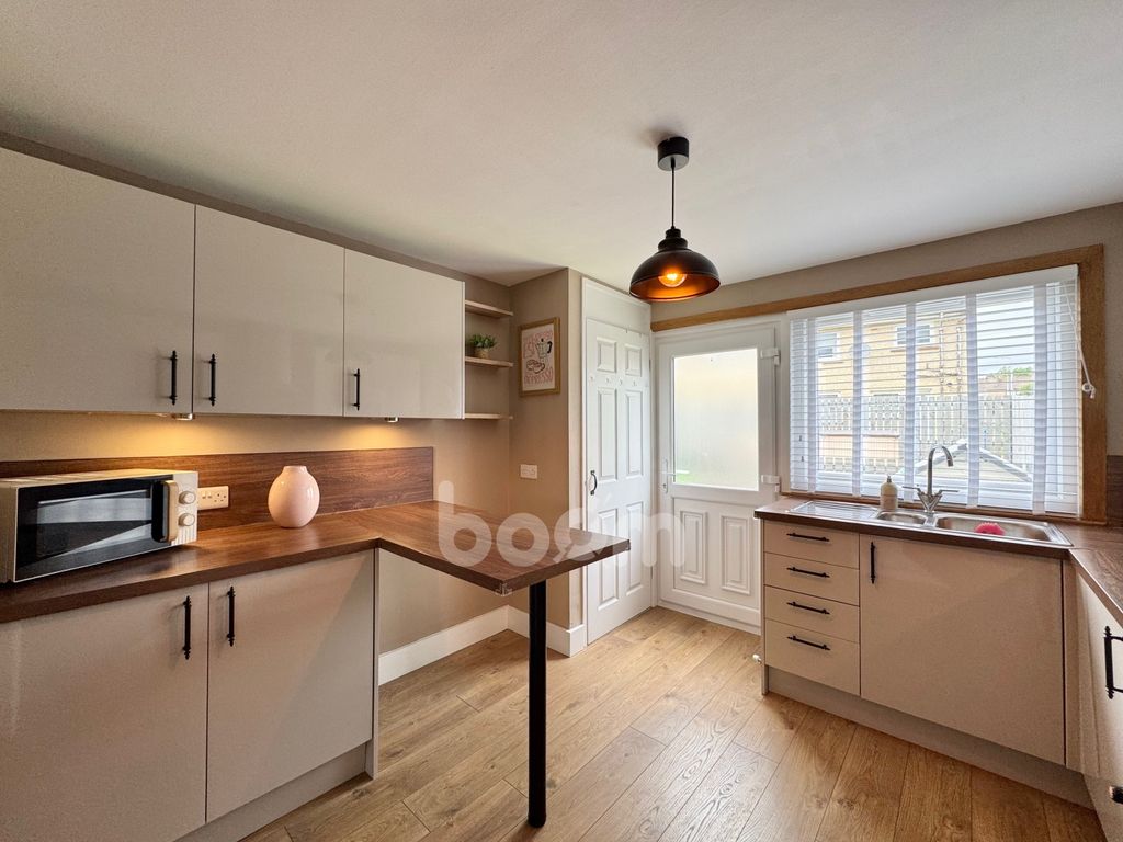 Property photo 3 of 22 Ladeside Court, Kilbirnie Kitchen