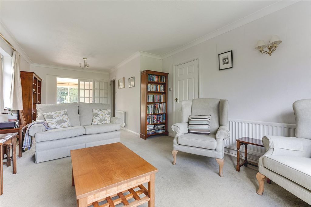 Property photo 3 of 18 Fair Leas-15.Jpg