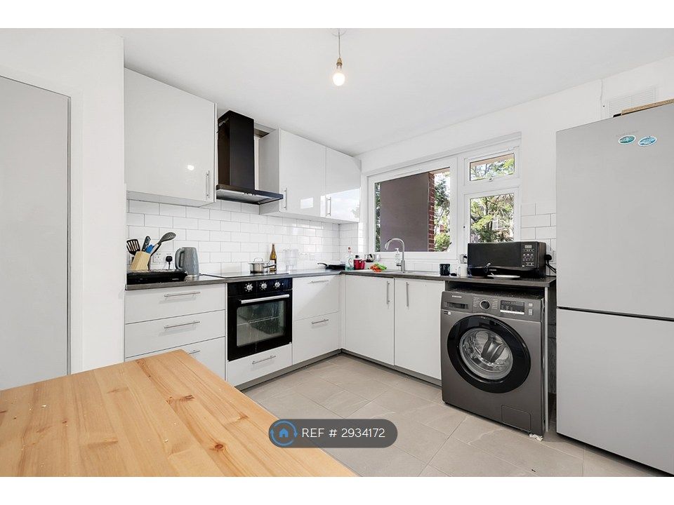 Property photo 1 of 17 Kitchen