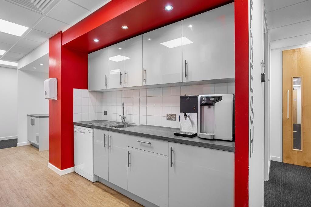 Property photo 3 of 9 129853_UK5Ws1368_Img_03_0002.Jpeg