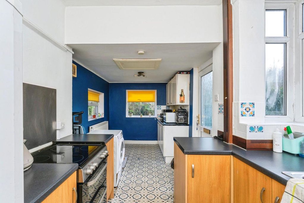 Property photo 3 of 24 Pbox-Img.Jpg