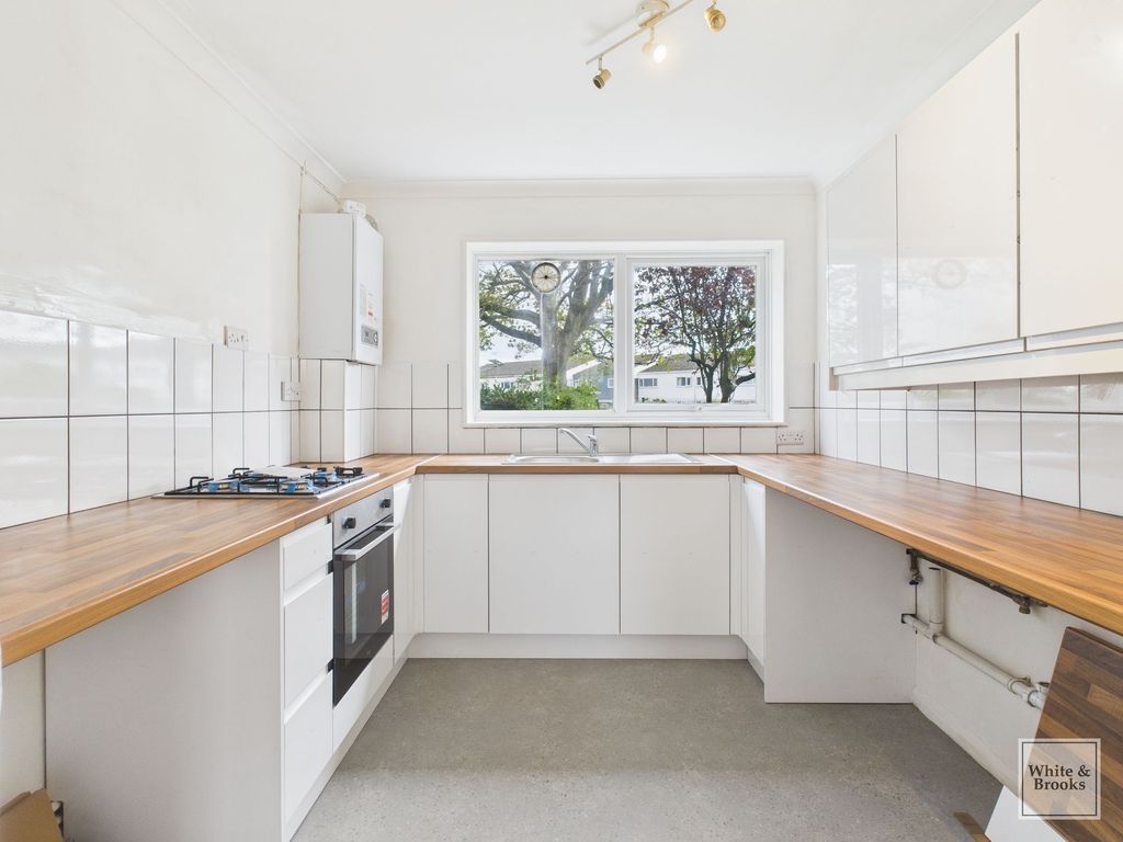 Property photo 3 of 14 Kitchen