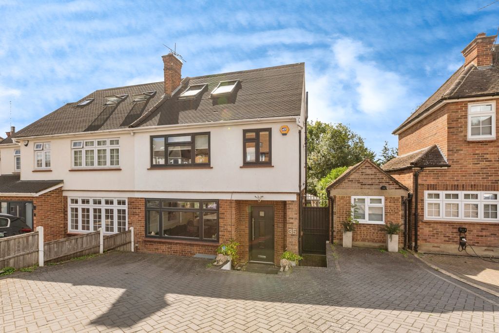 Property photo 1 of 20 35Thereddingslondonnw74Jn-35