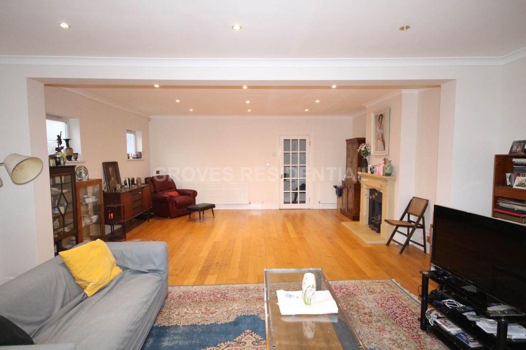 Property photo 3 of 18