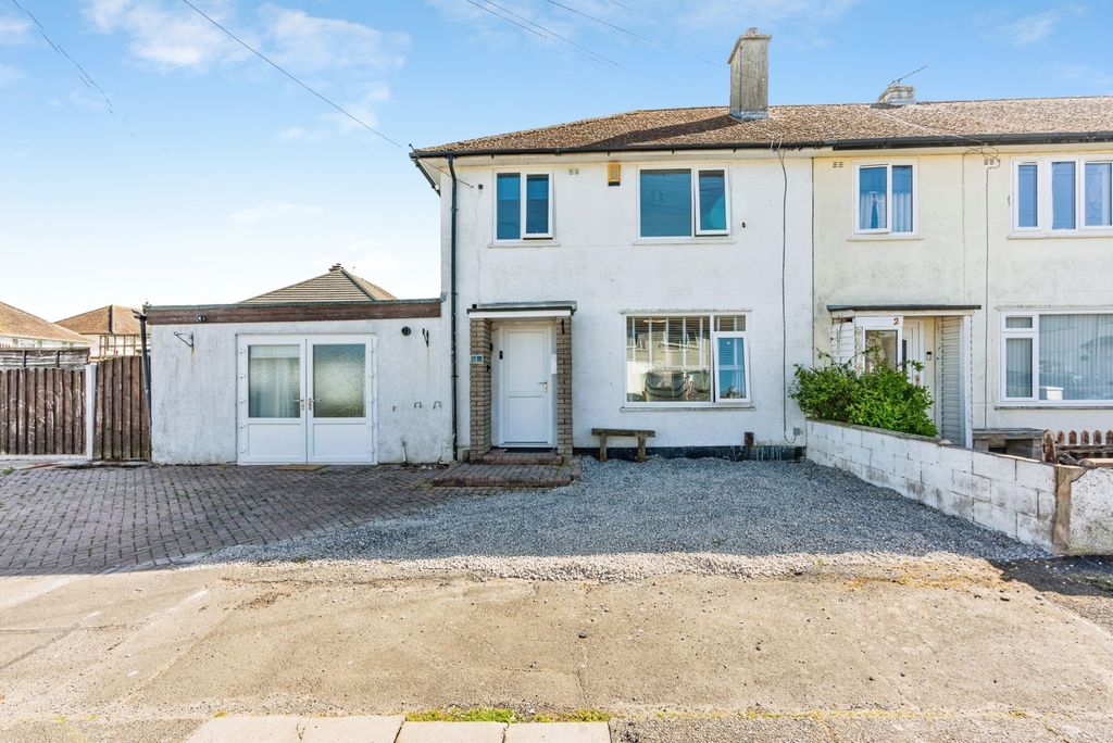Property photo 1 of 18 External