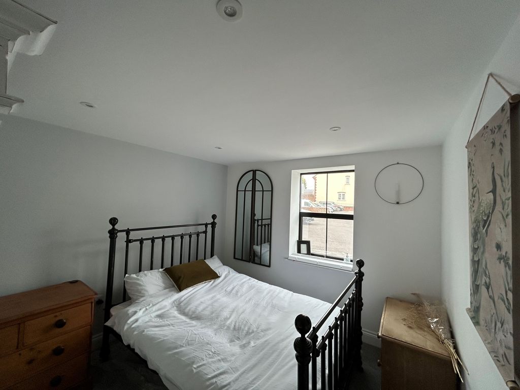 Property photo 3 of 6 Bedroom