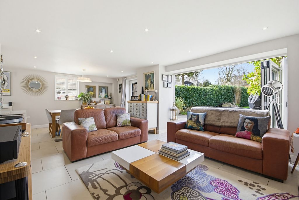 Property photo 2 of 40