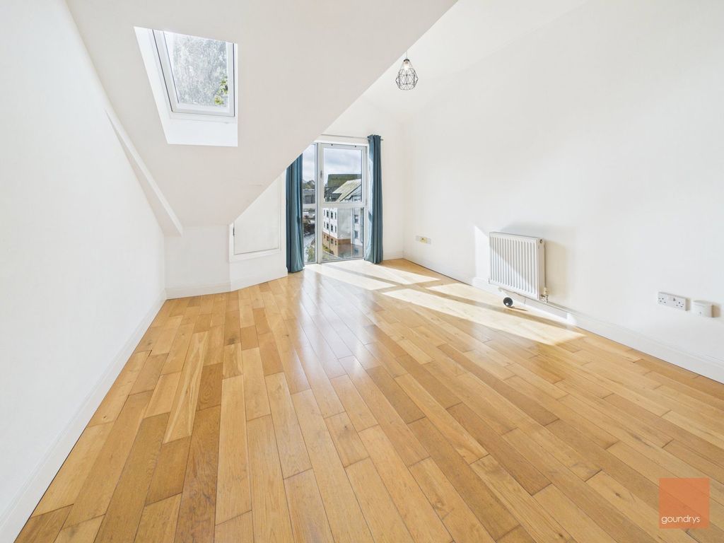 Property photo 3 of 8