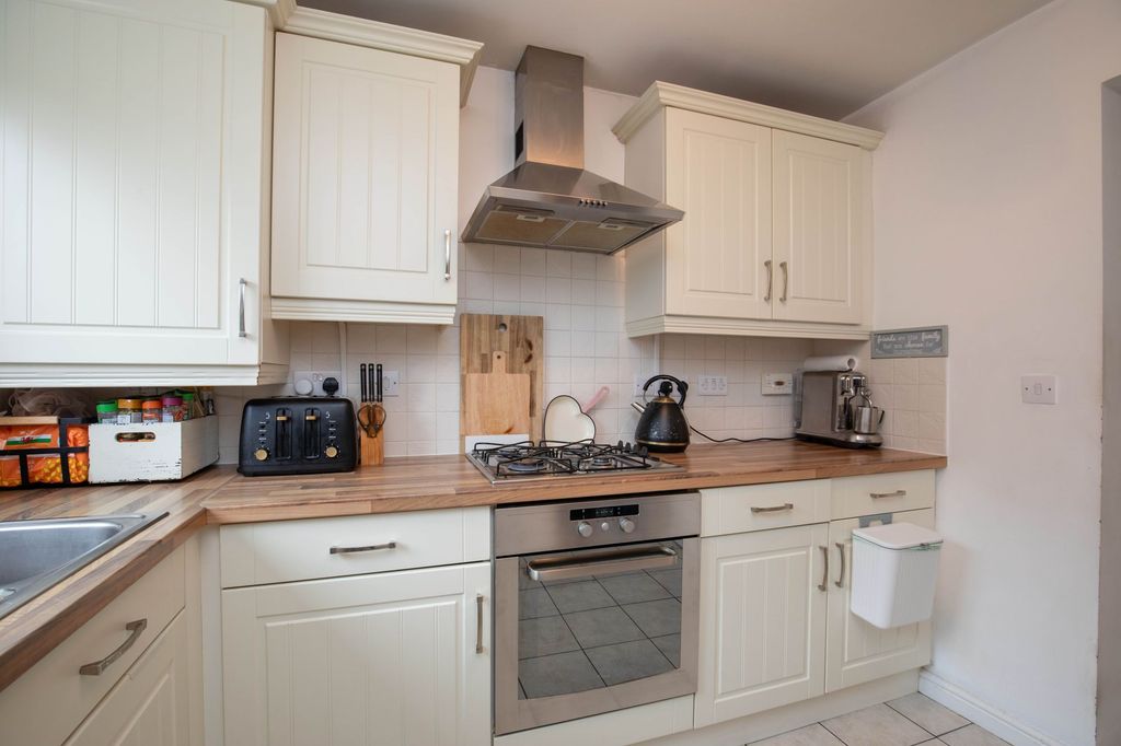 Property photo 3 of 22