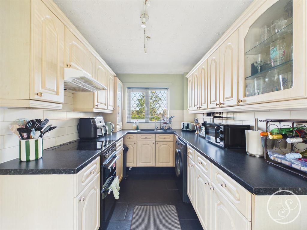 Property photo 2 of 19 Kitchen