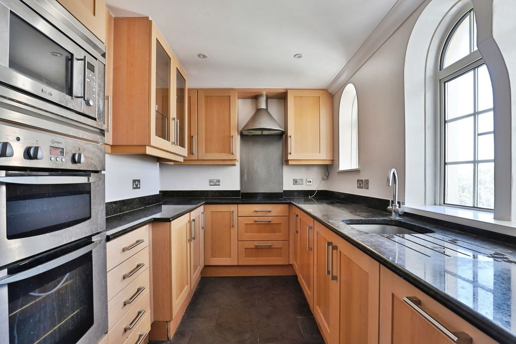 Property photo 2 of 17 Photo