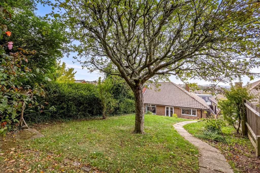 Property photo 2 of 20