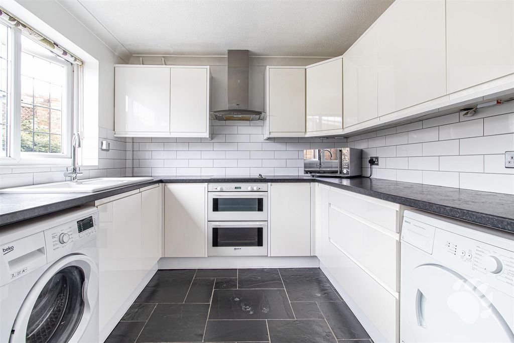 Property photo 2 of 18 Kitchen