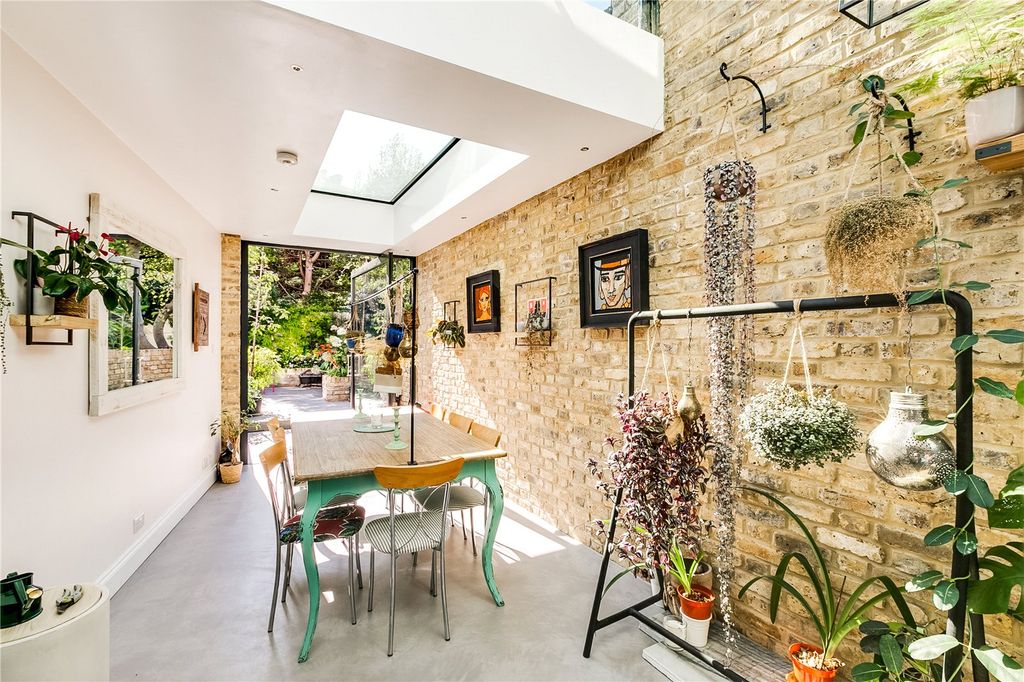 Property photo 2 of 25 Receotion Room