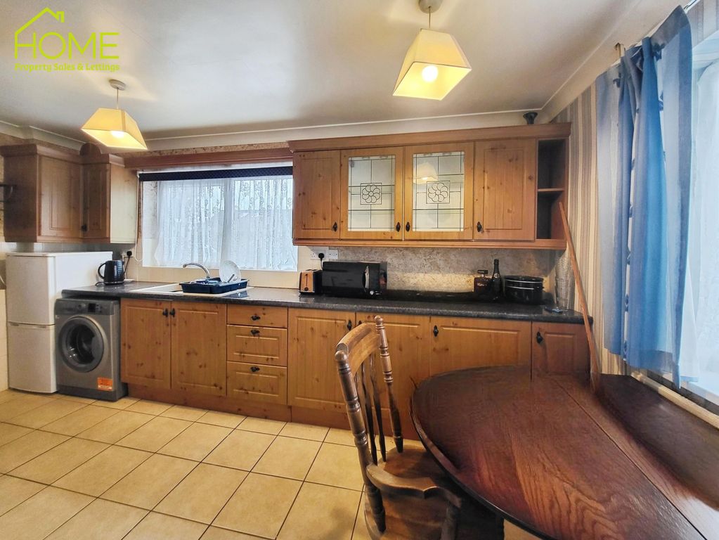 Property photo 2 of 11 Kitchen Breakfast Room