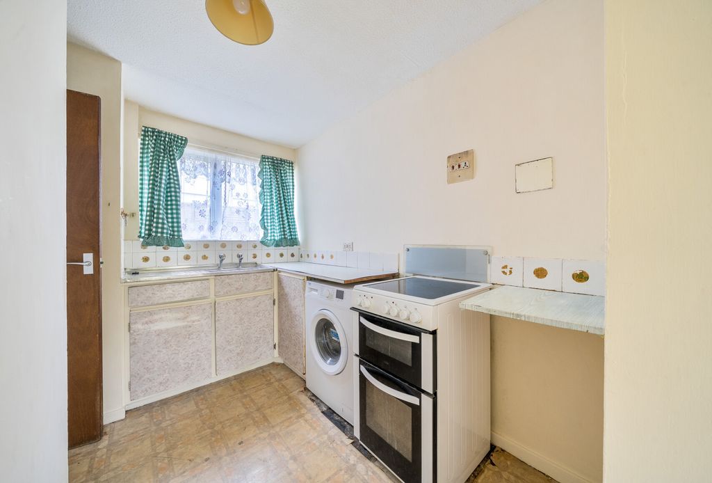 Property photo 3 of 14 Kitchen