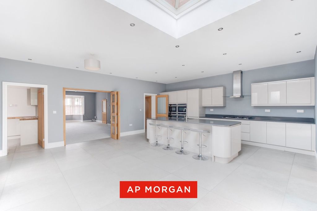 Property photo 2 of 28 Picture No. 19